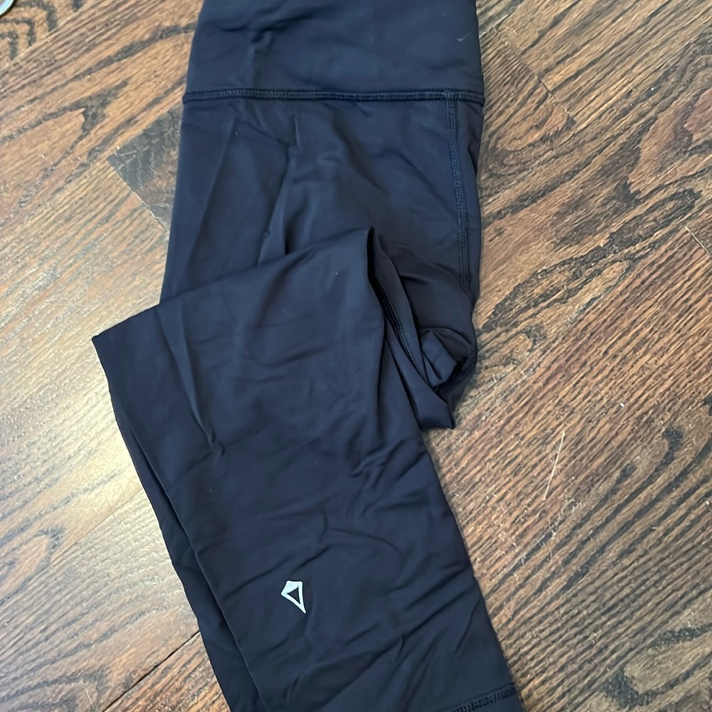 Girl’s Size 12 Ivivva Black Capris Leggings